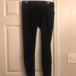 Hue dark blue jean jeggings size M